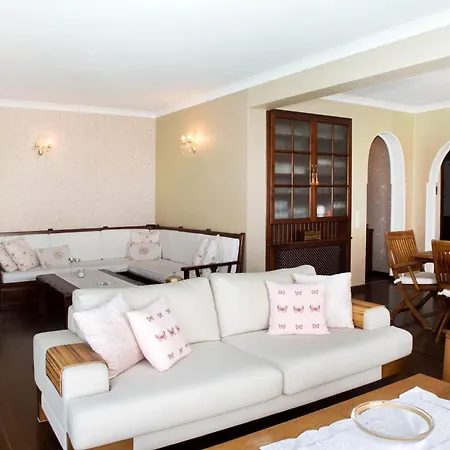 Villa Rana By Important Group Travel